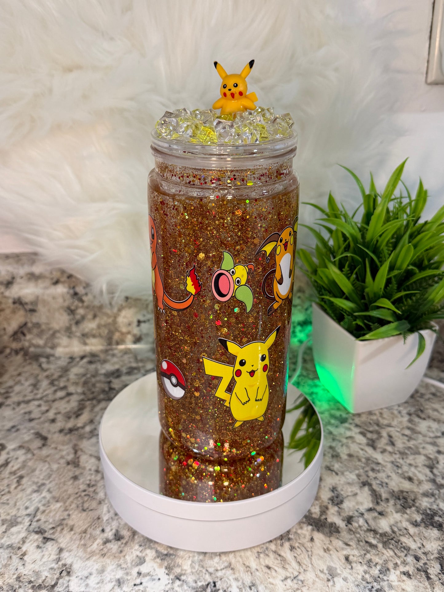 Customized snowglobe cup 16oz, with lid and straw. Write at the beginning of the order name, theme and desired effect color or colors